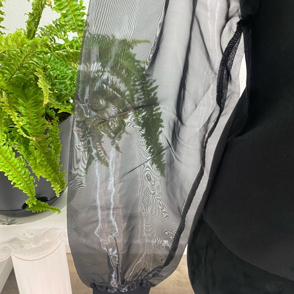 House of Harlow 1960 Sheer Puff Sleeves Black Size Large NWT - Picture 6 of 6